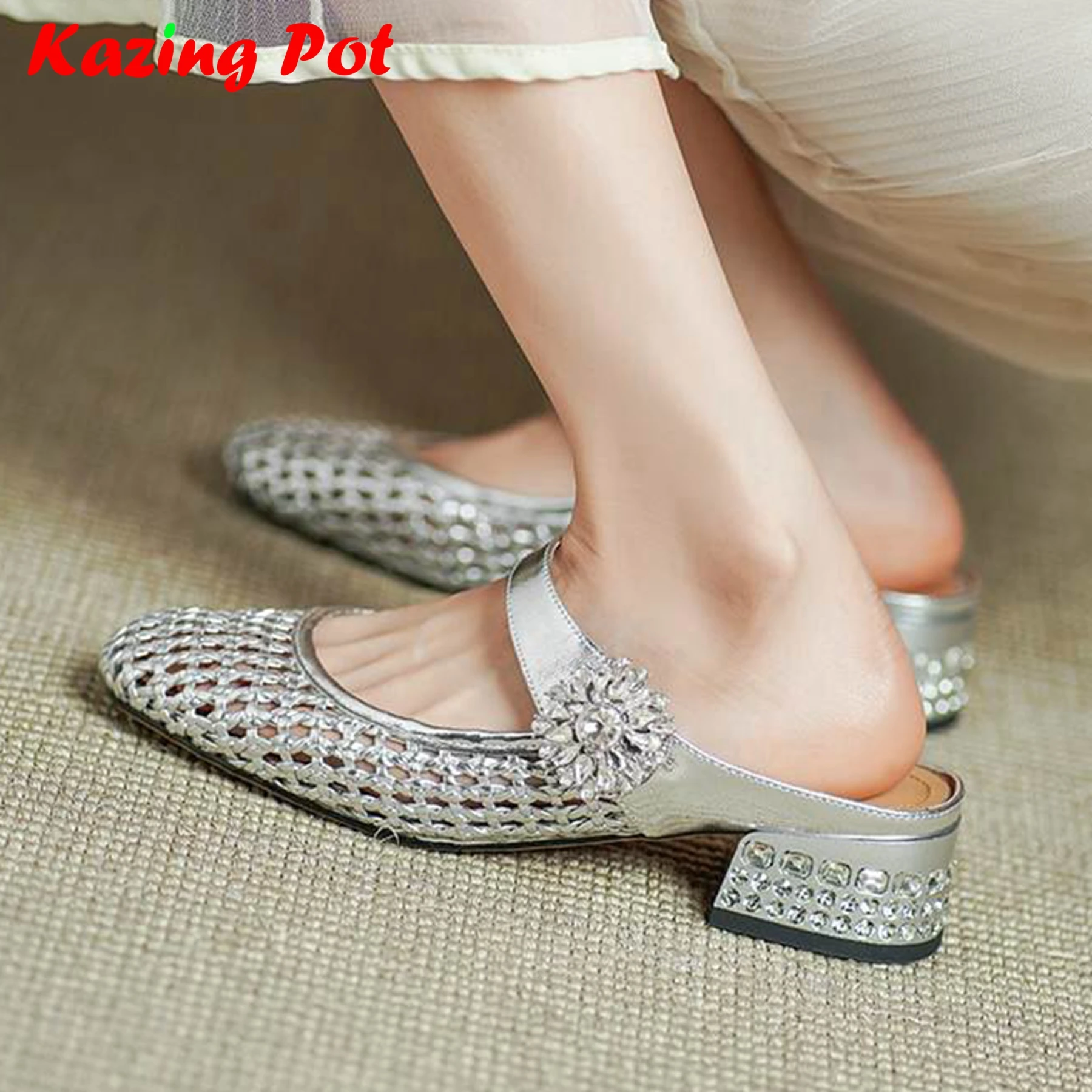 

Krazing Pot 2025 Мюли из коровьей кожи с круглым носком и кристаллами в виде цветов, летние сандалии на среднем каблуке, полые женские туфли-лодочки большого размера 43, соломенное плетение