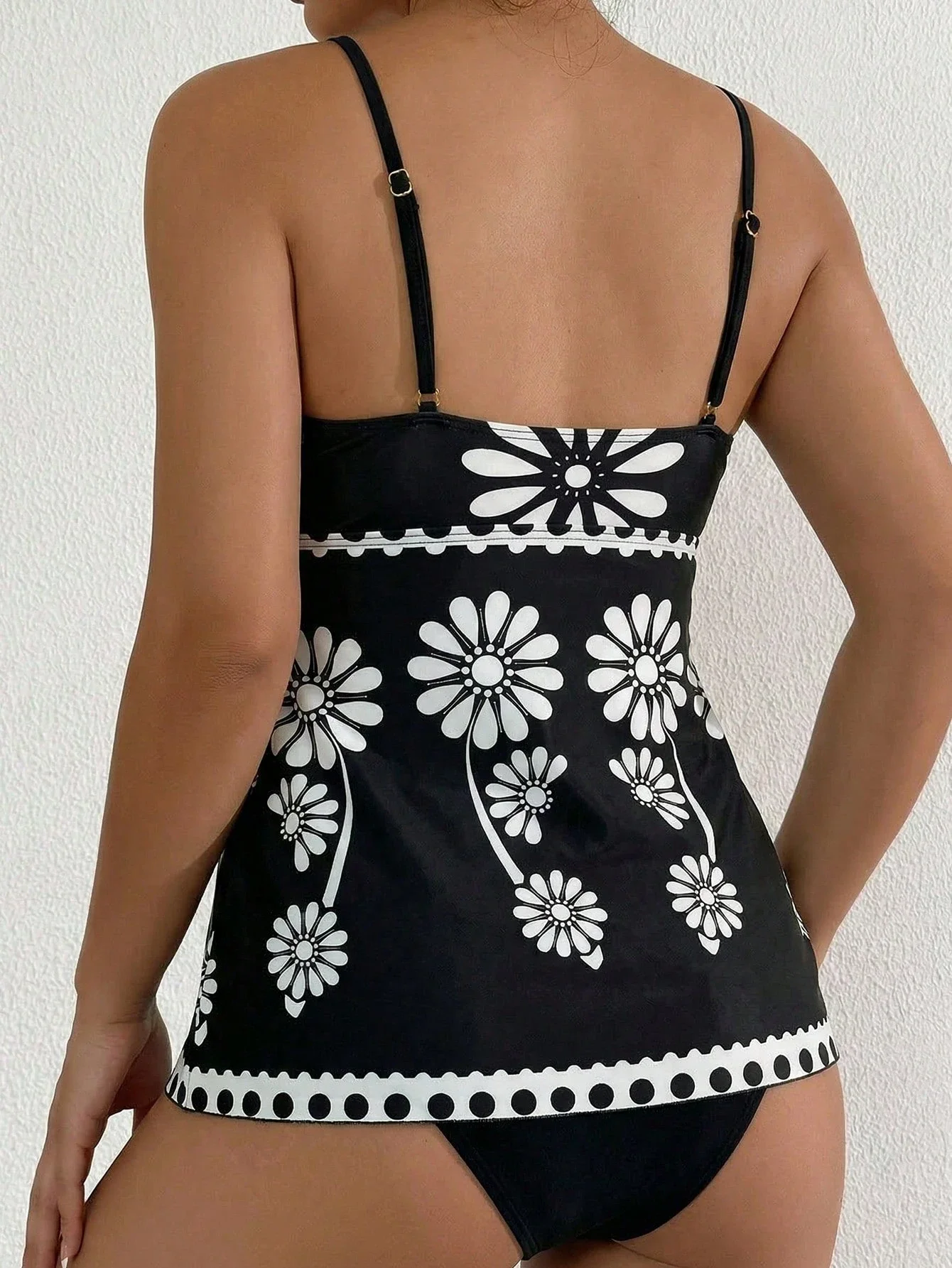 

Черно-белый комплект бикини с цветочным принтом из двух частей с регулируемыми бретелями