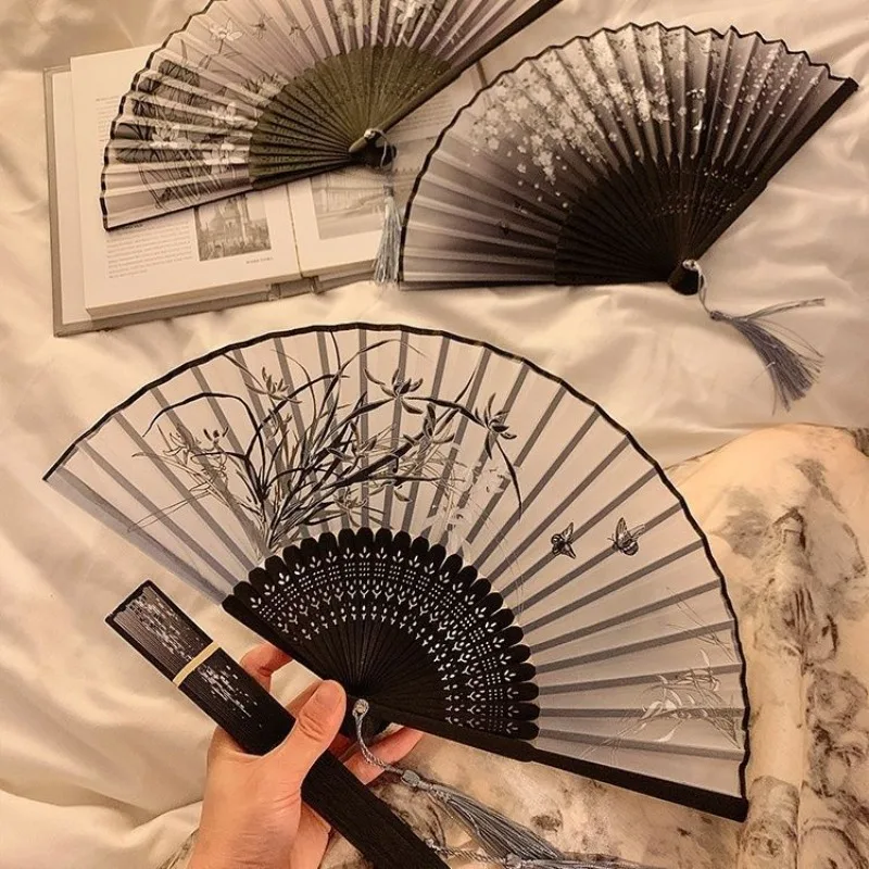 Éventail pliant à imprimé floral en encre avec pompon, éventail en soie de bambou de style chinois vintage pour Hanfu Qipao, accessoire oriental portable