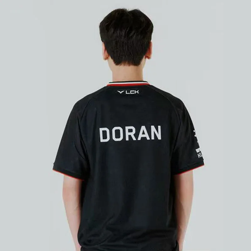 2025 رجل جامعة الأساطير S14 نهائيات عالمية SKT T1 فريق موحد تي شيرت فاكر نفس النمط الملابس LOL ألعاب فاكر جيرسي تي شيرت