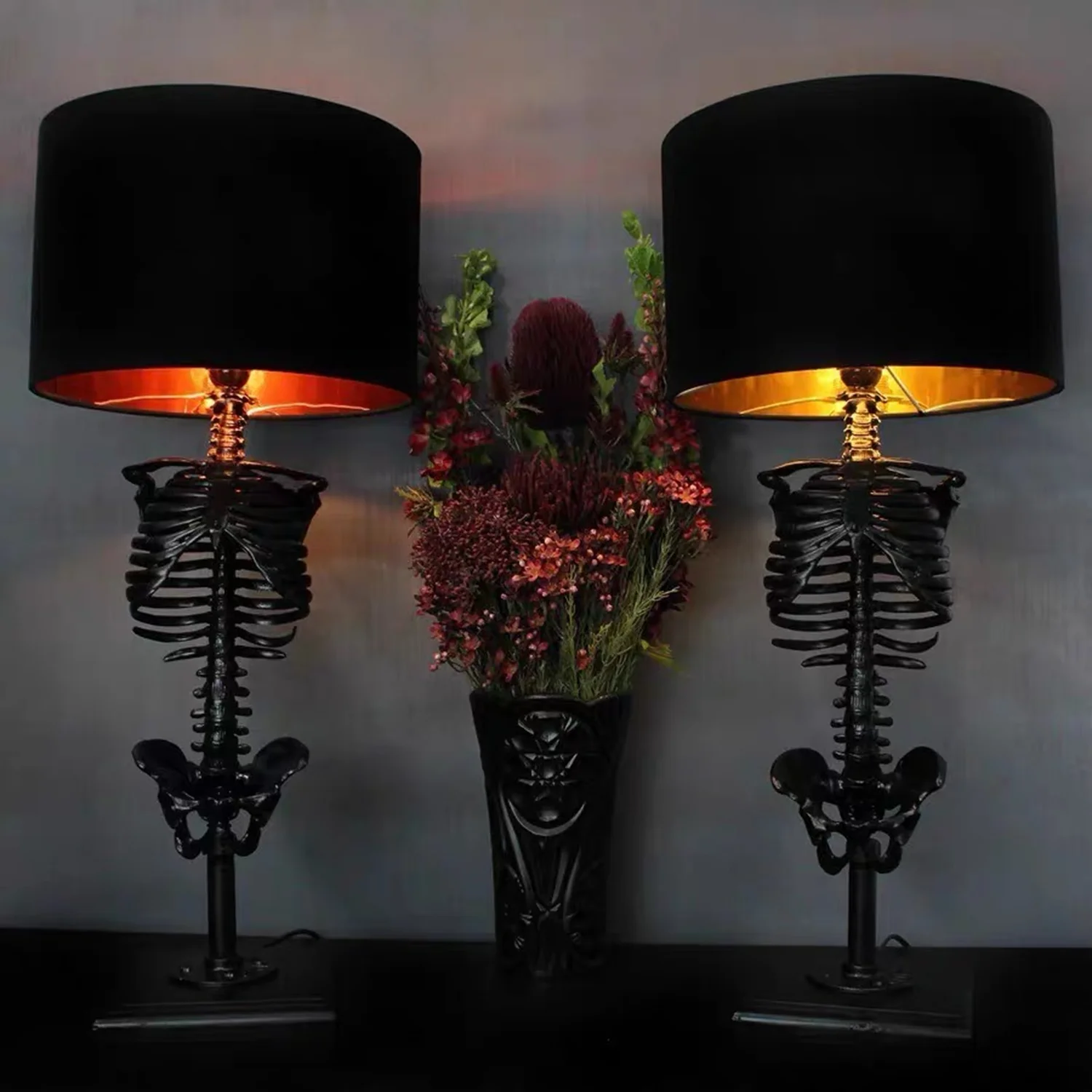 Luugaa Halloween Schedel Vloerlamp, Zwarte Gotische Horror Decoratieve Lamp Met Stoffen Lampenkap.