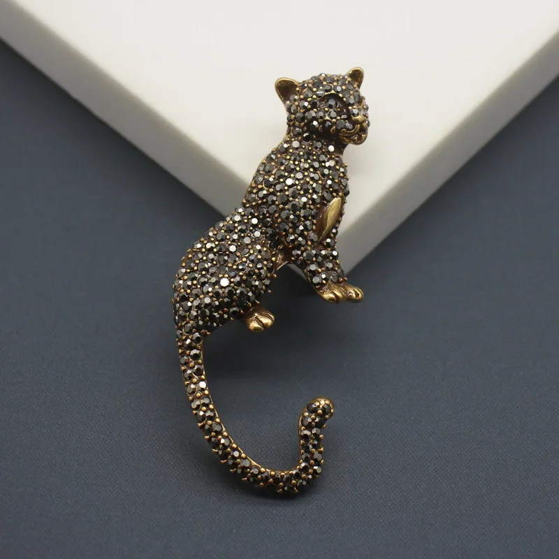 European Vintage Animal Pearl Jewel brooch Leopard cold exaggerated three-dimensional antique brooch