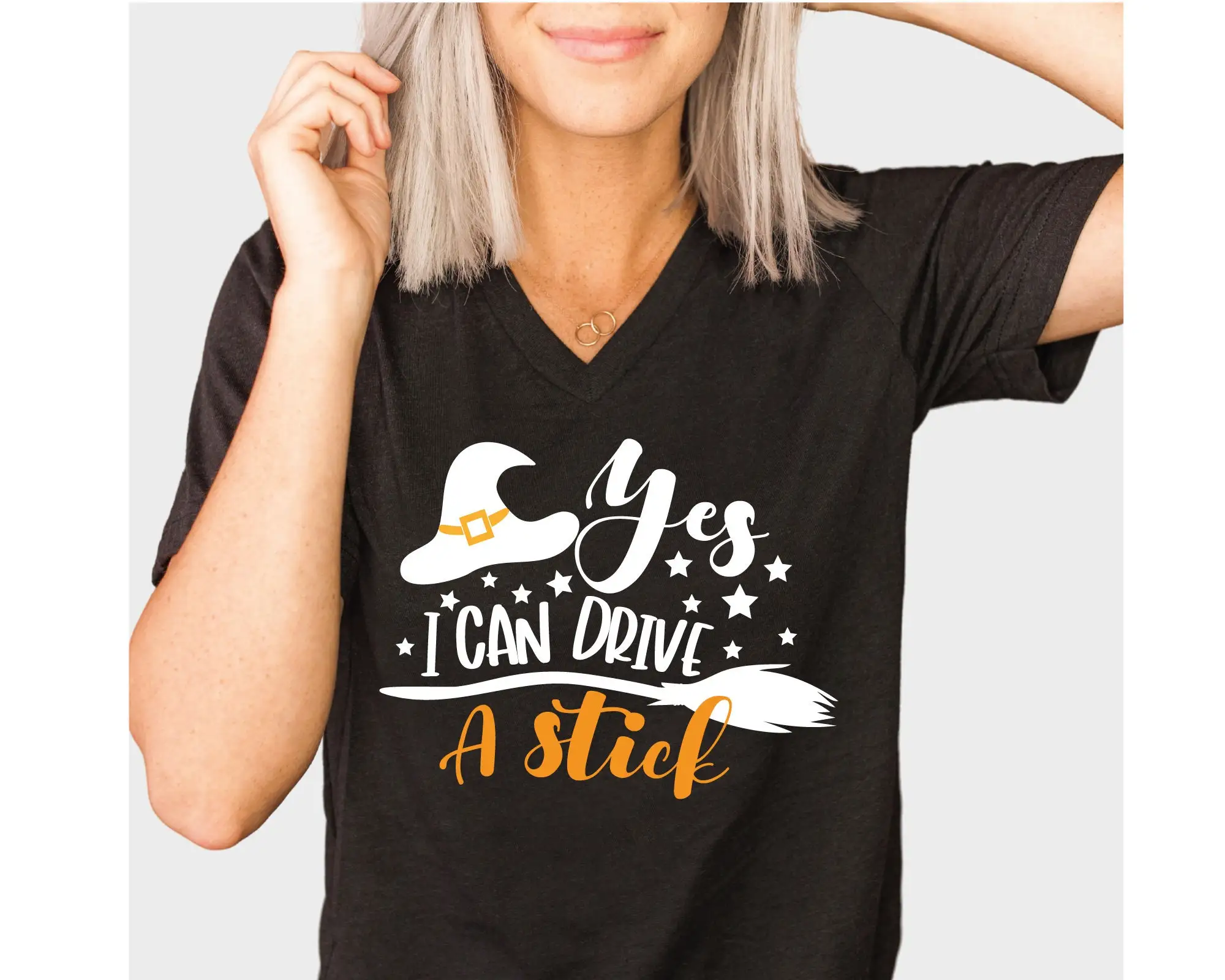 Yes I Can Drive A Stick Funny Slogan Women T-shirt Cute Cartoon Witch Hat Magic Broom Print Female Shrit Trend Holiday Girl Tee