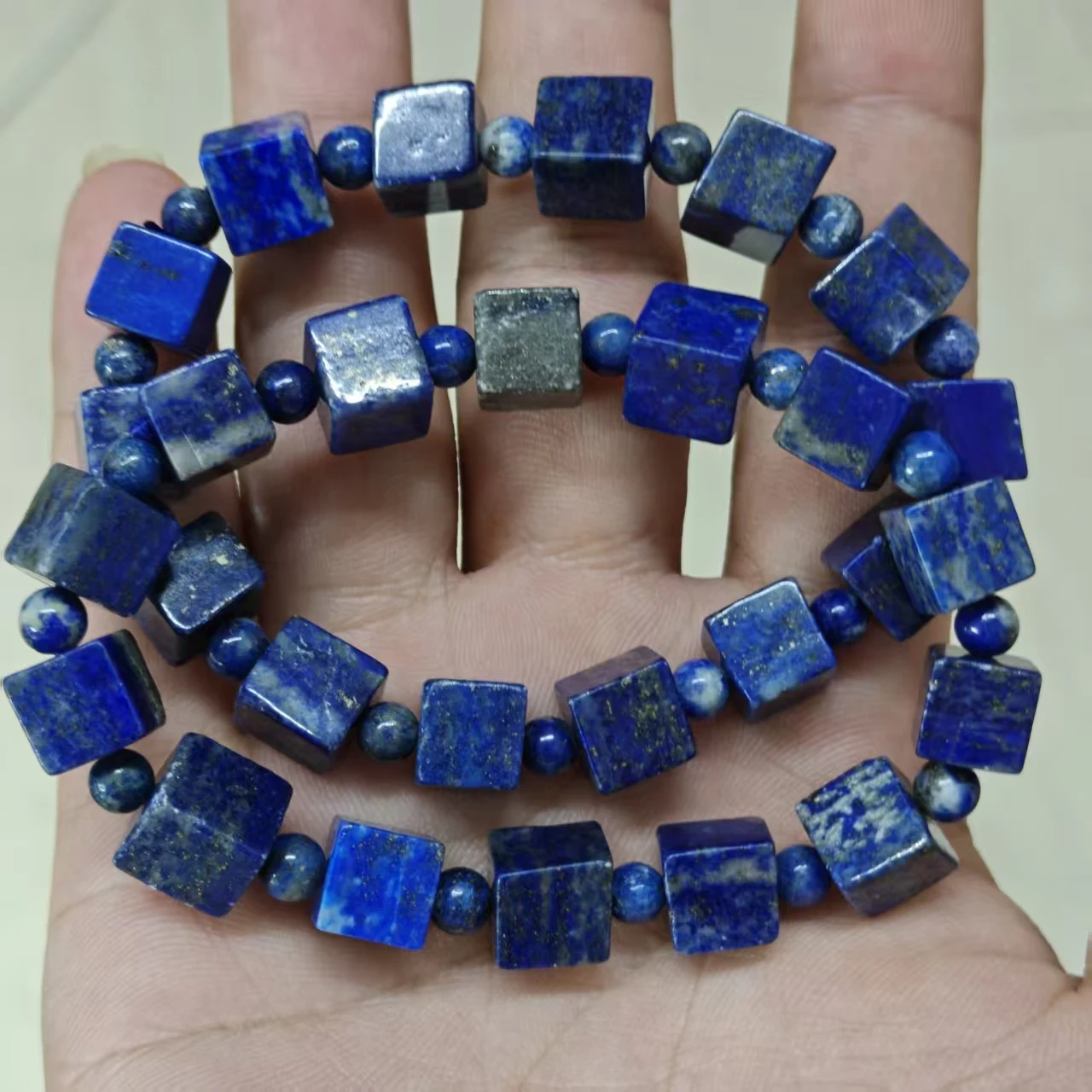 Xingyu Natürliche Lapislazuli Facettierte Würfel- und Quadratperlen mit Glatter Rundung für Schmuckherstellung Armband Geschenk Mysteriöser Edelstein – Detail 2