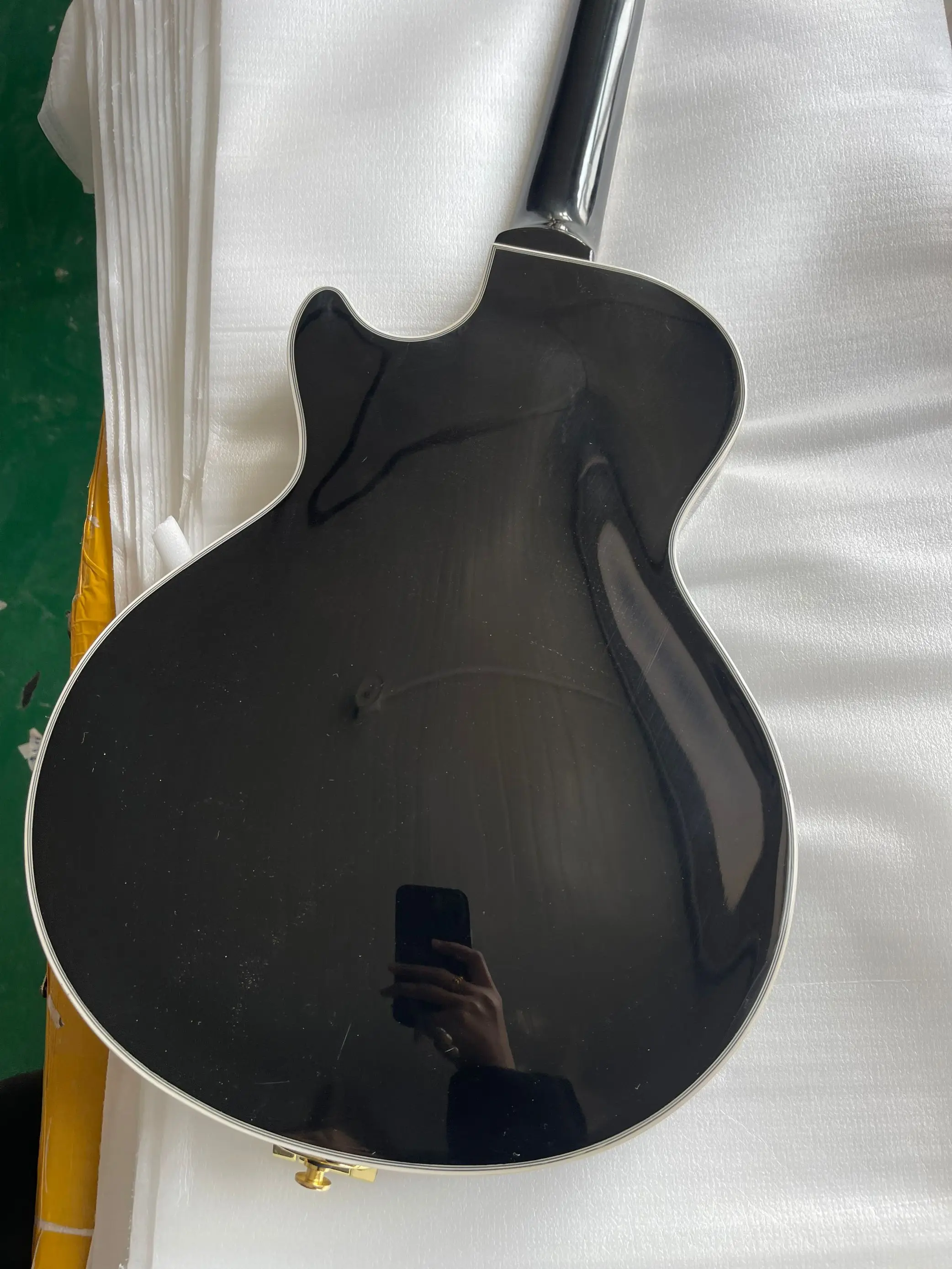 Guitarra eléctrica Jazz de cuerpo semi hueco, color rojo vino, personalizada de Shandong, con puente tremolo grande, 2024