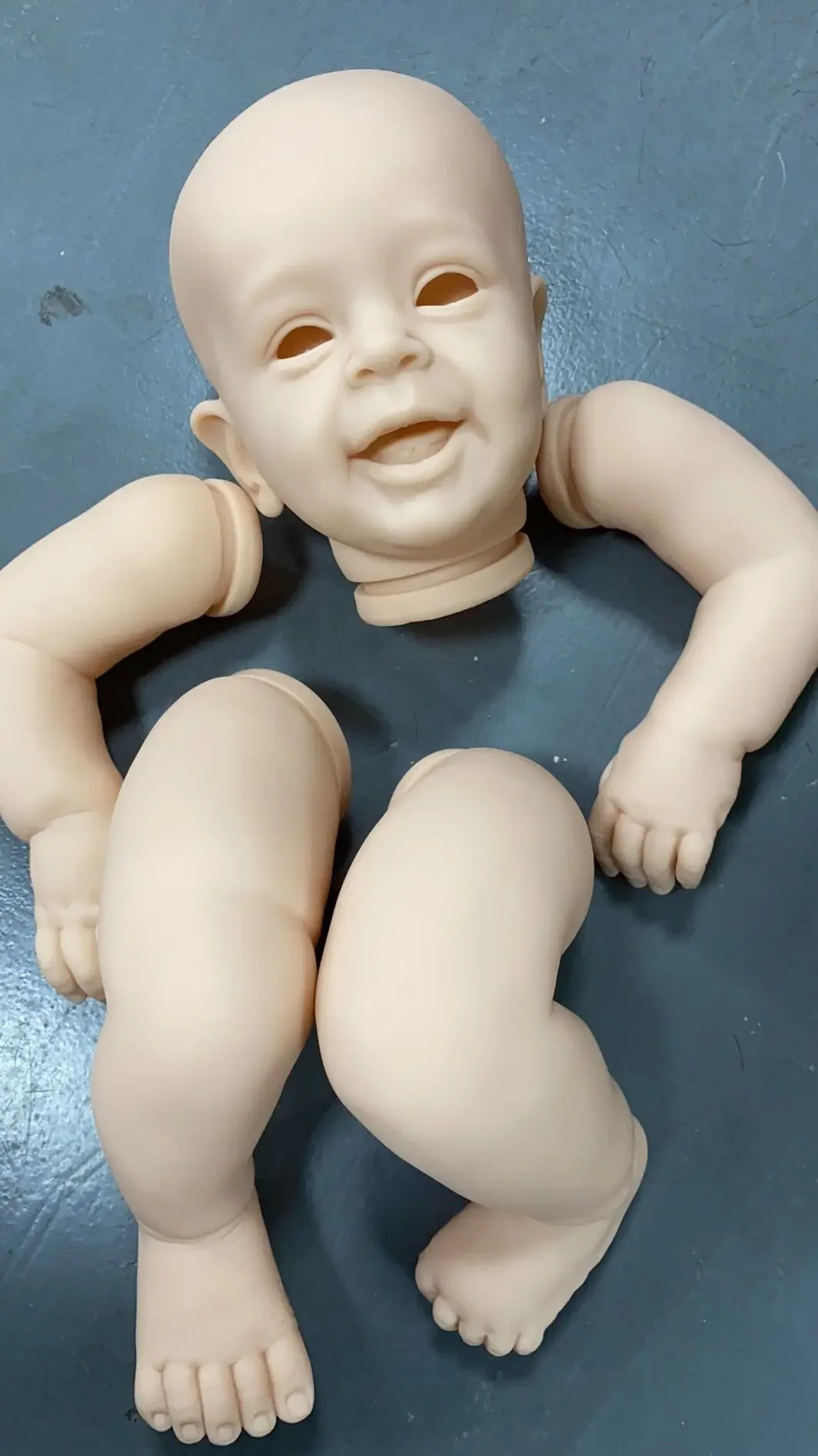 

DIY 22 дюйма Reborn Sweet Cute Baby Янник свежий цвет реалистичный на ощупь мягкий пустой комплект кукол детали