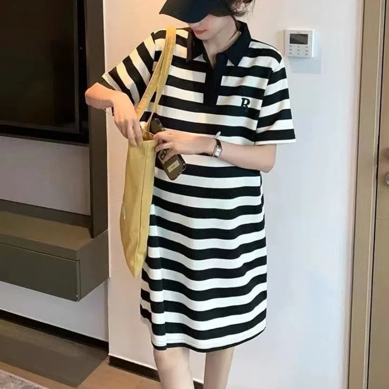 แนวโน้มเยาวชนลายโปโลคอเสื้อยืดฤดูร้อนใหม่หลวมพลัสขนาด Street Casual Midi ชุดแฟชั่นเสื้อผ้าผู้หญิงวินเทจ