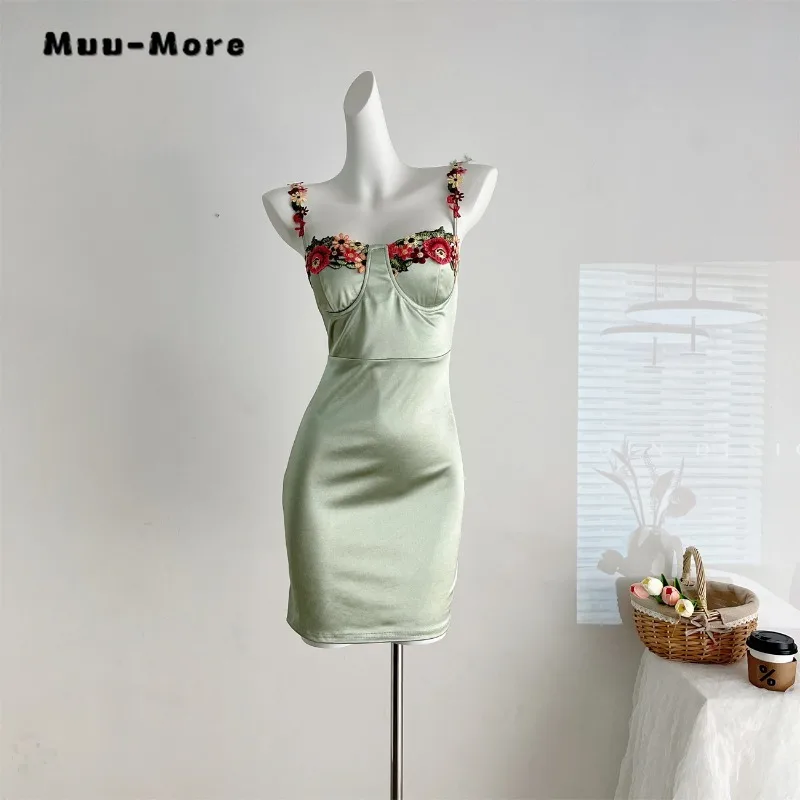 Mini vestido feminino sem mangas com gola barra, vestidos sexy com bainha, cintura alta, slim fit, decoração floral, estilo hotsweet, verão, 2024