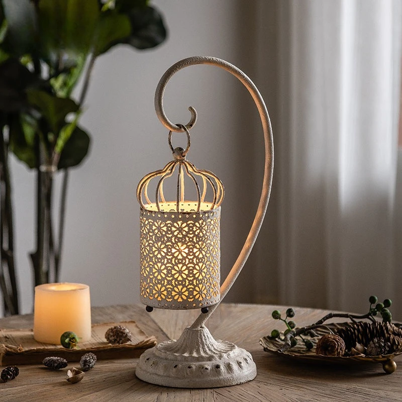 

Creative Iron Hollow Lantern Christmas Table Lamp French Vintage Candle Holder Metal Lantern Decor Home Restaurant Decoration
