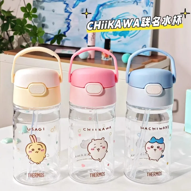 ちいかわキッズストローウォーターボトル　可愛いアニメ　ハチワレうさぎ　クリアプラスチック製トラベルカップ　蓋付き　携帯用キャリーハンドル付き　飲料用