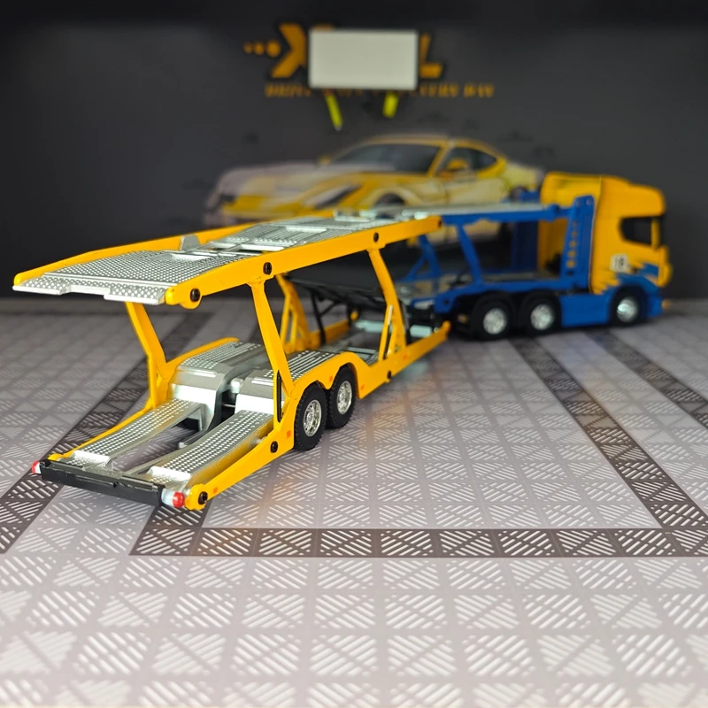 

Модель-копия двухъярусного грузовика Scania из цельного сплава, масштаб 1:50, для коллекционирования, с функцией скольжения, в виде тяжелого грузовика-платформы, с декоративными элементами.