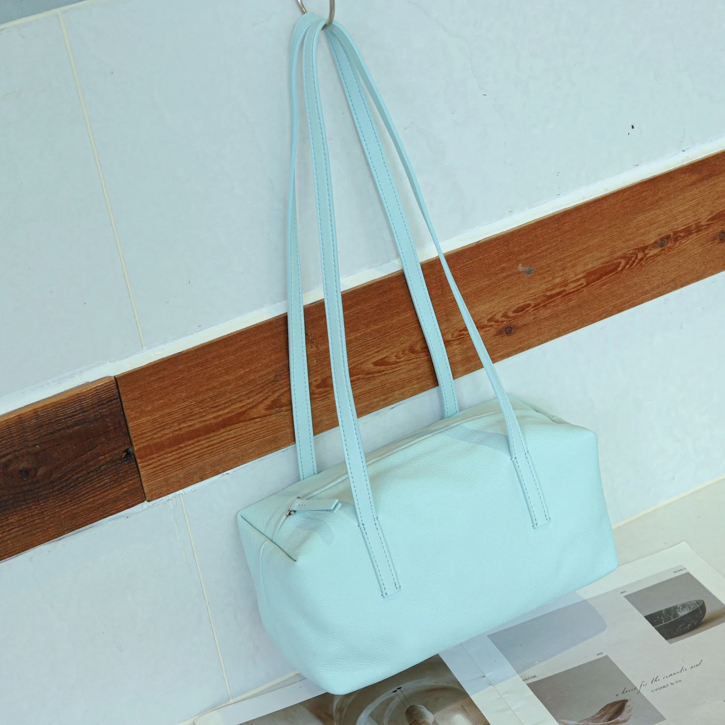 2026 Korean-Style Simple First-Layer Cowhide Boston Pillow Bag with a High-End Feel, Baguette Underarm Bag, Casual Commuter Bag