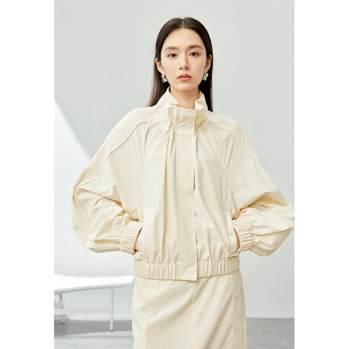 SENTUBILA Women Shell Jacket 2026 Autumn Apricot Stand‑collar UV‑protection Petite Outdoor Hiking Daily Windbreaker 141W53705