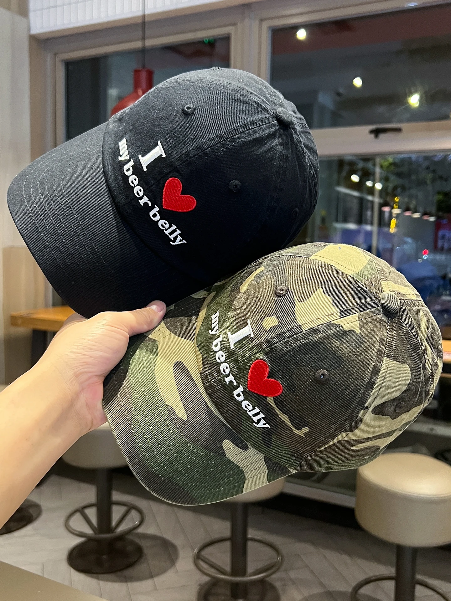 

Baseball cap Men's and women's embroidered letters Versatile sun hat Big head circumference showing face Small peaked cap