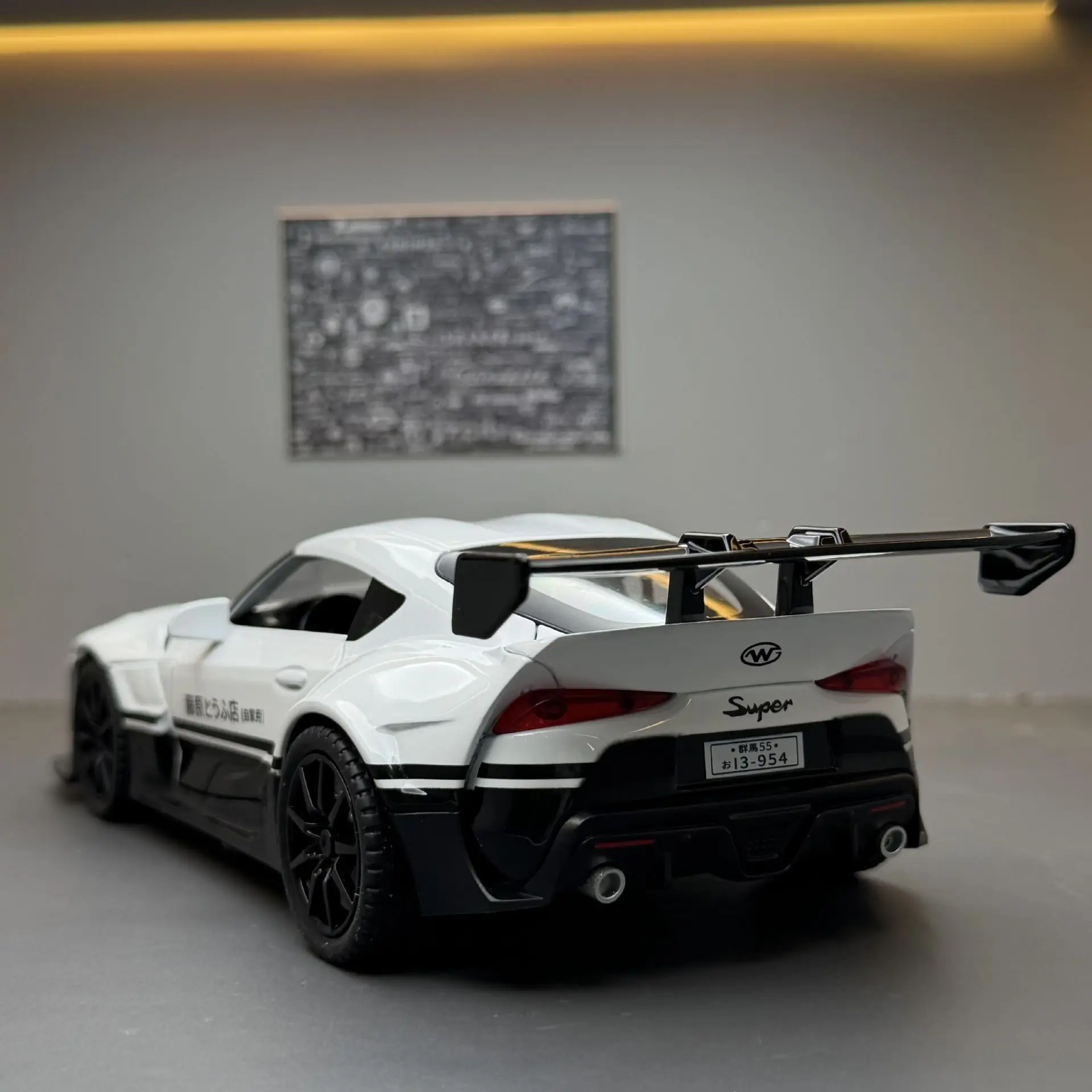 1:22 Bull Demon King Graffiti Edition coche deportivo sonido y luz tirar hacia atrás juguete para niños modelo ornamento modelo de coche de aleación fundida