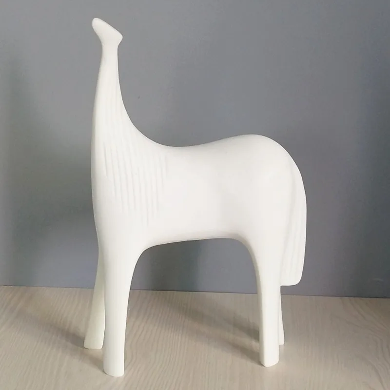

Creative Abstract Horse shape Resin Handicrafts Light Luxury Ornament Soft Furnishing Home Decor Wedding Decoration Unique Home