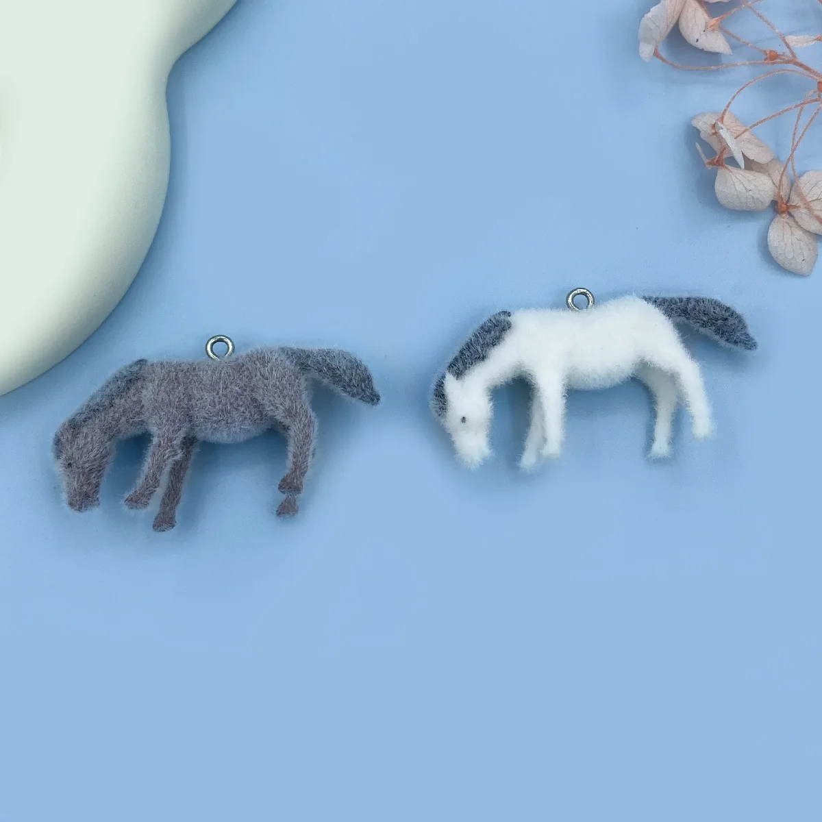 

4pcs Cartoon Flocking Horse Charms Pendant for Women Girls Simple Lovely Car Keyring Creative Bag Decoration Accessories Gifts