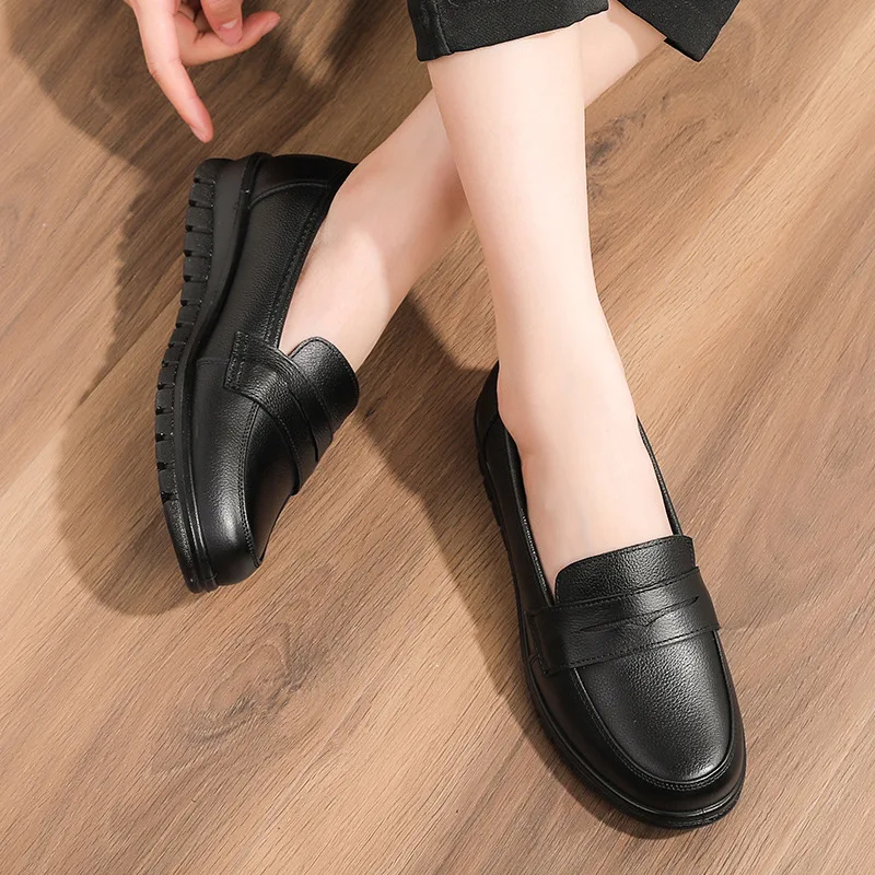 High Quality Spring Autumn Moccasins Genuine Leather Casual Flats Shoes Women Loafers Slip On Breathable Shoes Mother Shoes