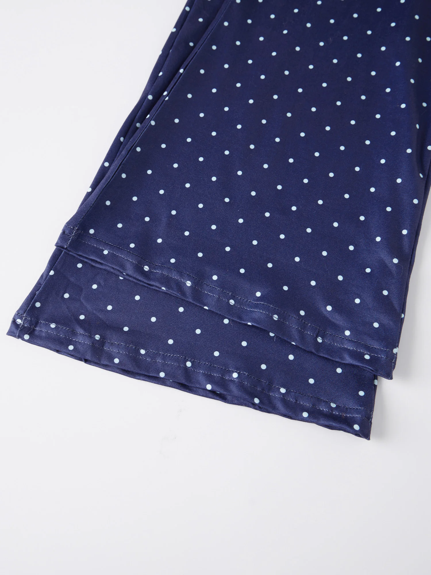 

Женский стильный комплект из 2 предметов: блузка с круглым вырезом и цветочным принтом и брюки с широкими штанинами для повседневной носки