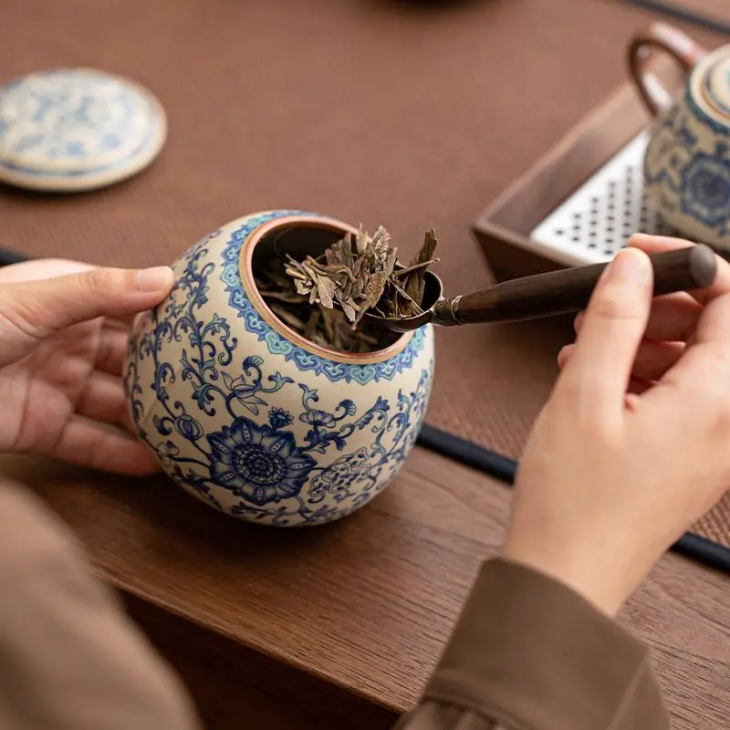 الإبداعية الضوء الأزرق زهرة الكرمة شاي سيراميك جرة مع غطاء خشبي مقاوم للرطوبة مختومة جرة تخزين زجاجة الحلوى الغذاء الحاويات