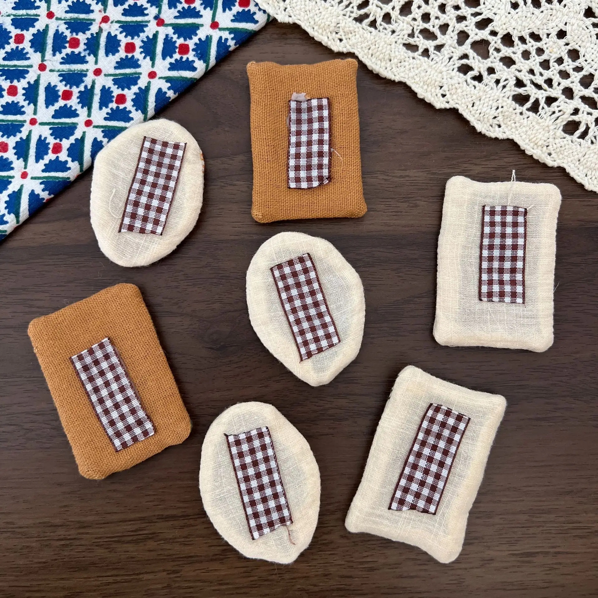Brooch Pin DIY Accessory Vintage Ethnic Embroidered Fabric Craft Supply for Dress Bag Shoes Decoration Mini Lightweight Colorful
