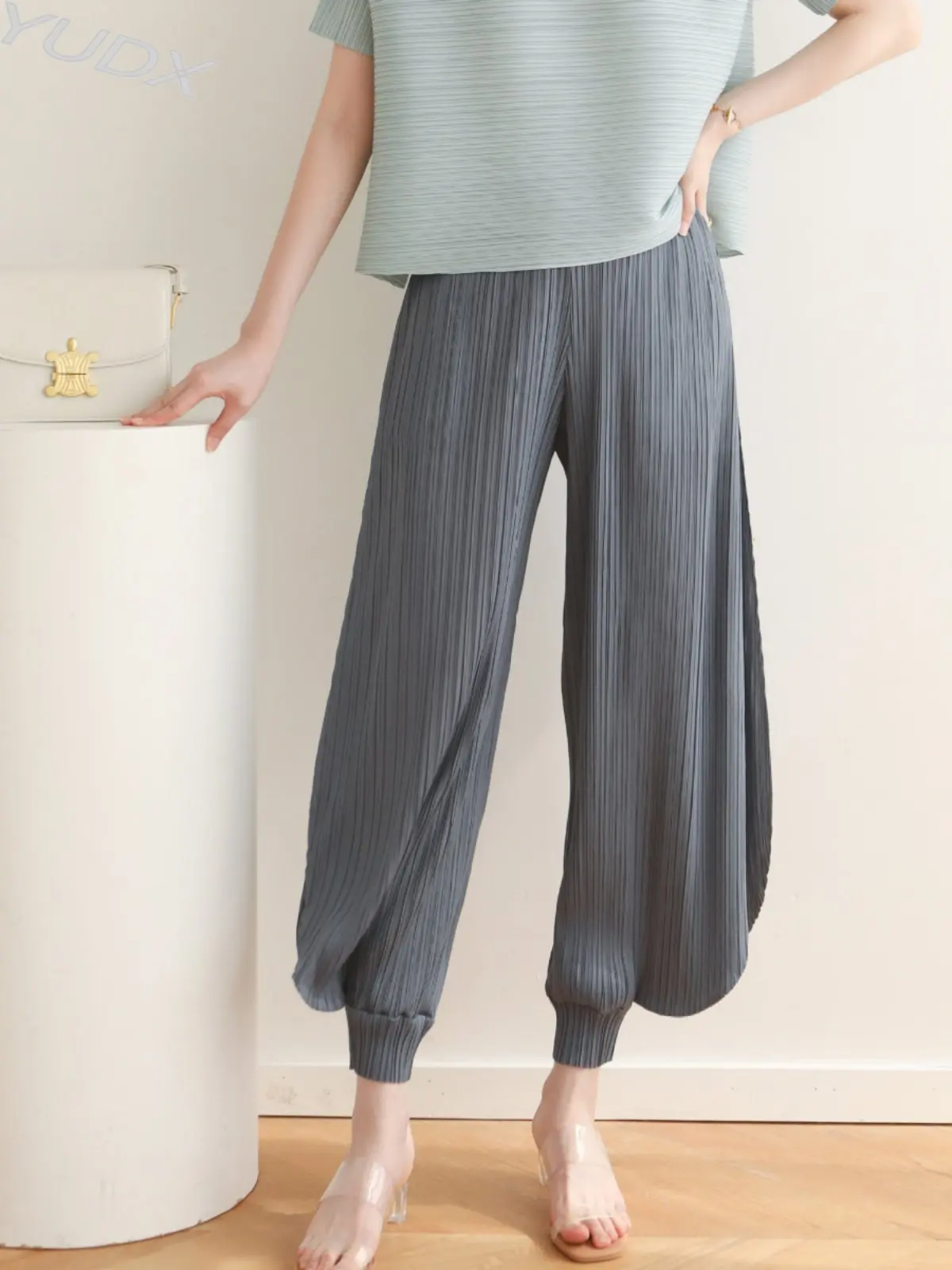 

YUDX Miyake Pleated Lantern Pants Women 2023 Spring New Irregular Black Wide-legged Pants Senior Temperament Haren Casual Pants