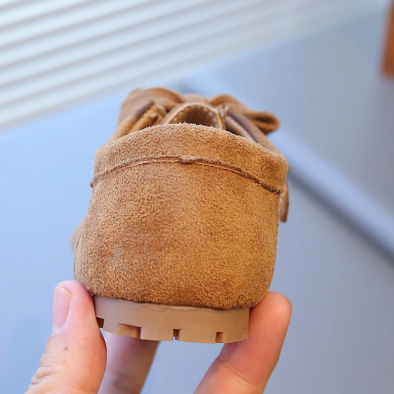 2026 Retro Kinder-Freizeitschuhe mit breiter runder Zehenpartie, weicher Sohle und Kunstleder für den Frühherbst – Allround-Schuhe für Jungen und Mädchen aus Wildleder – Detail 9