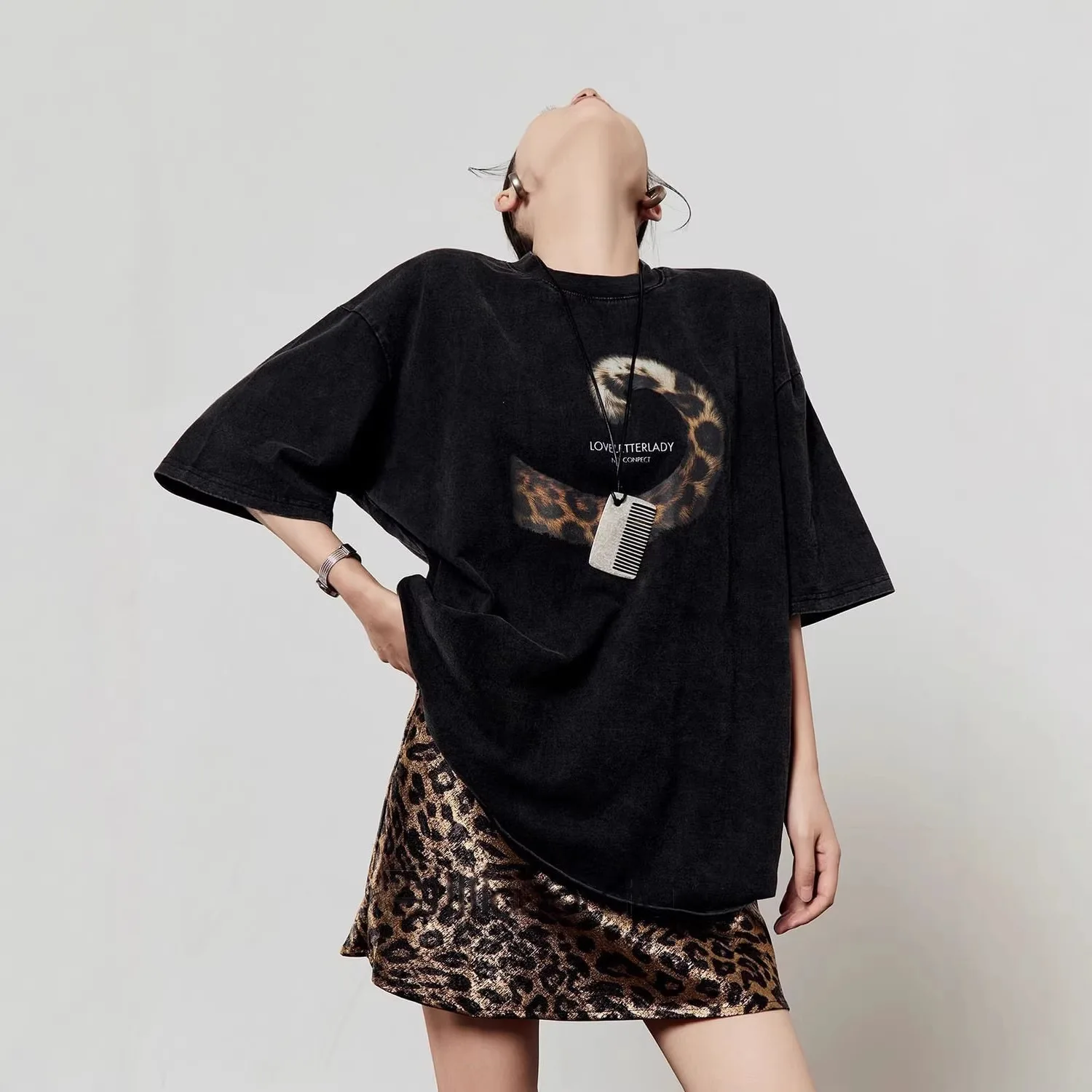 

2026 Vintage Summer Women Leopard Print T-shirt Stylish Loose Short Sleeve Top Slim Fit Versatile Fashion Tee Soft Comfortable