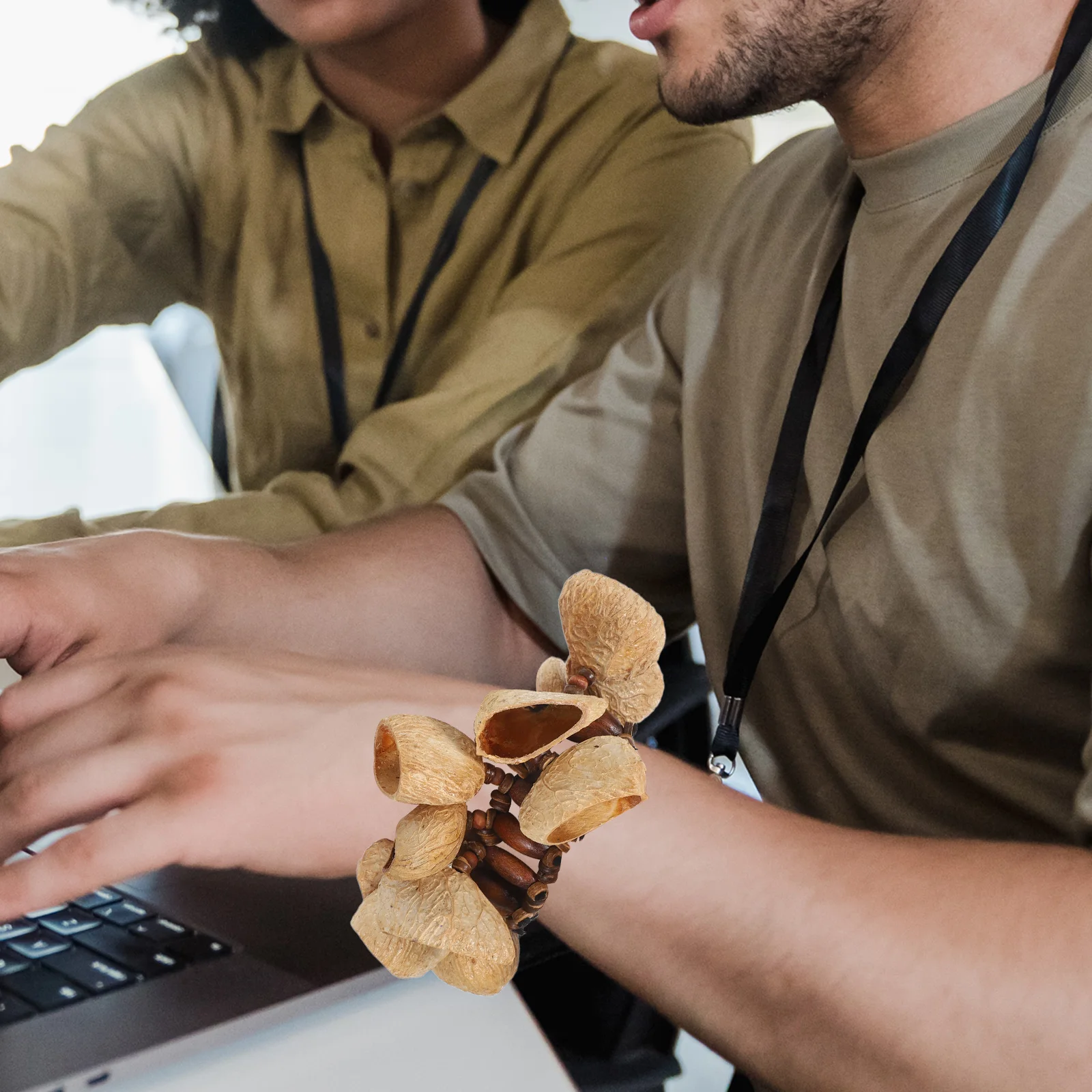 Pulsera de campanilla de conchas de nuez Tribal africano, instrumento Musical artesanal, sonajero de Maracas, coctelera de percusión, pulsera para Yoga y danza
