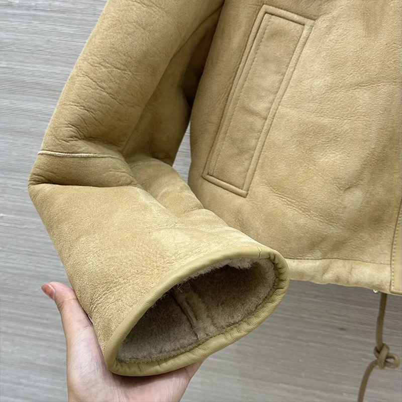 معطف شتوي سميك عالي الجودة من الصوف للنساء، سترة نسائية من الفرو والجلد مع غطاء محرك السيارة 25121378