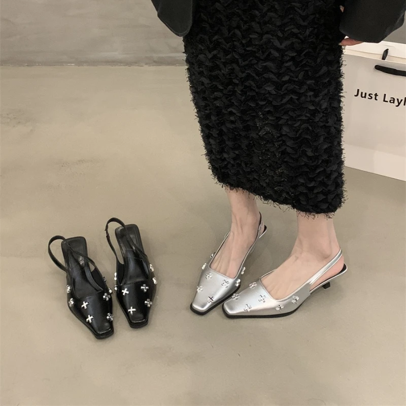 

Новинка 2023 года, летние женские модные пикантные сандалии, обувь на высоком каблуке с металлическими заклепками, элегантные вечерние женские туфли-лодочки без шнуровки с острым носком