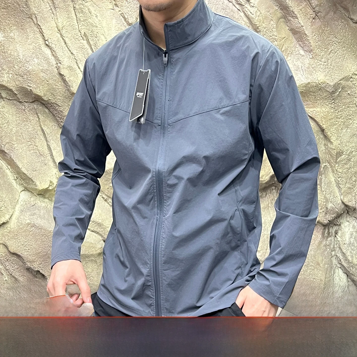 

Уличный мужской 3D индивидуальный эластичный тюжет Qui Dry, ветрозащитный, водоотталкивающий, воротник-стойка, осенний модный полиэфирный волокно