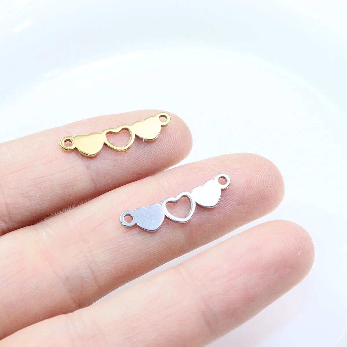 10 sztuk złącze serca ze stali nierdzewnej biżuteria Charms bransoletki DIY rzemieślnicza płyta próżniowa wodoodporna antyalergiczna