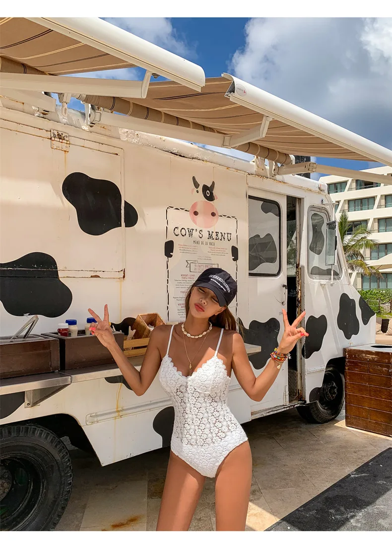 新しい韓国スリムワンピースレースセクシーな水着女性白背中の開いた鋼サポート温泉休暇水着