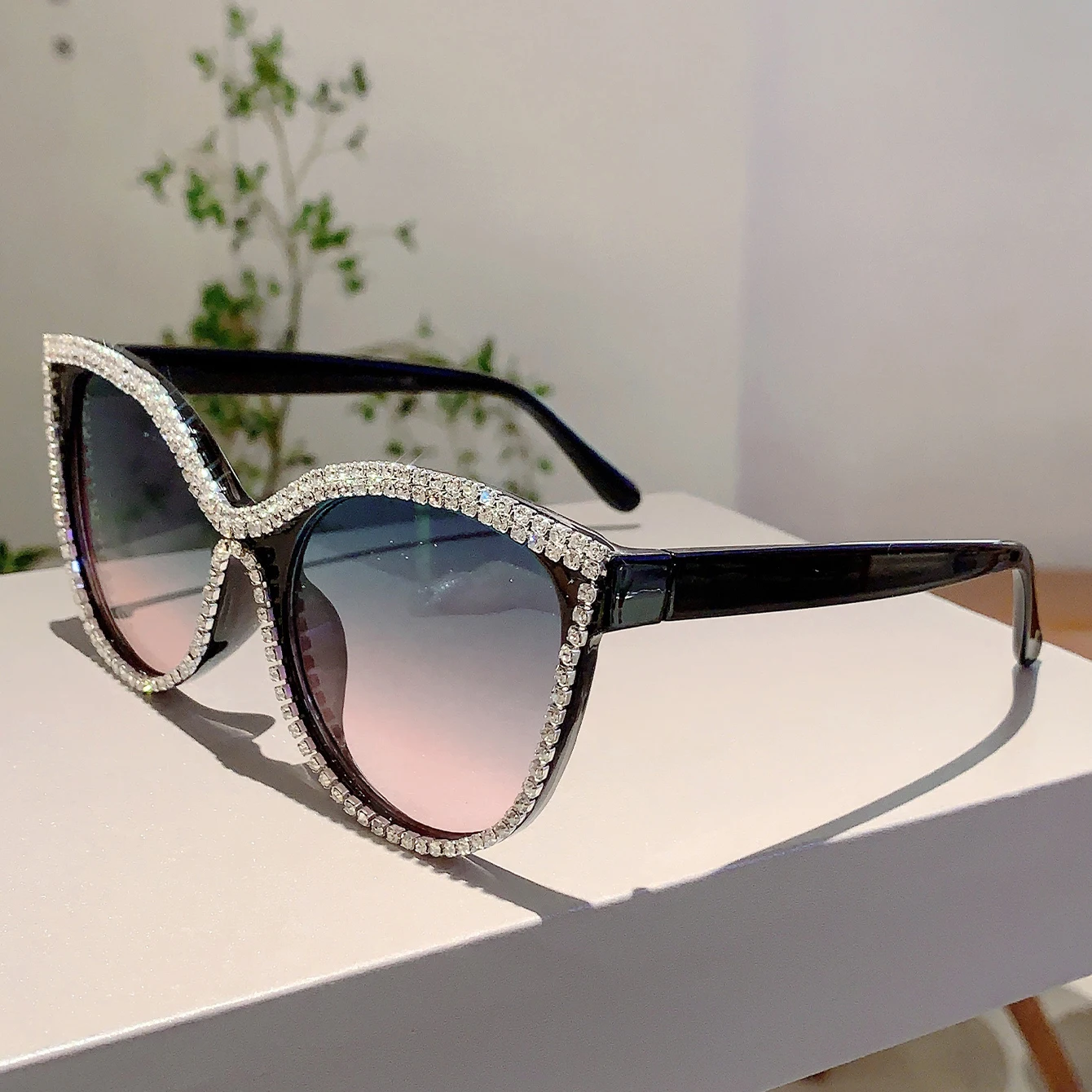 KAMMPT Rhinestone Shine Design Sunglasses Fashion Cat Eye Women Grey Sun Glasses Trendy Decoration Shades for Party