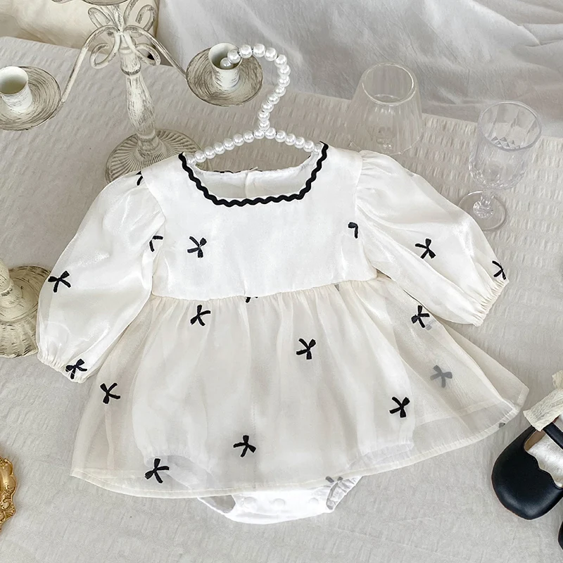 

2024 New Autumn Newborn Baby Girls Bodysuits Long Sleeved Cotton Mesh Splicing Embroidery Infant Baby Jumpsuit Baby Clothing