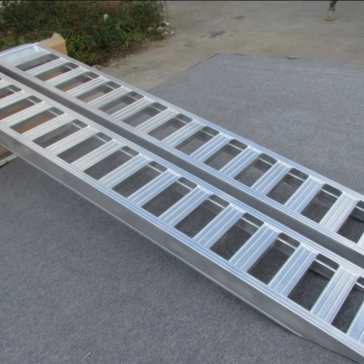 

Изготовленные на заказ драбины, индивидуальная длина, ширина, грузоподъемность и аксессуары