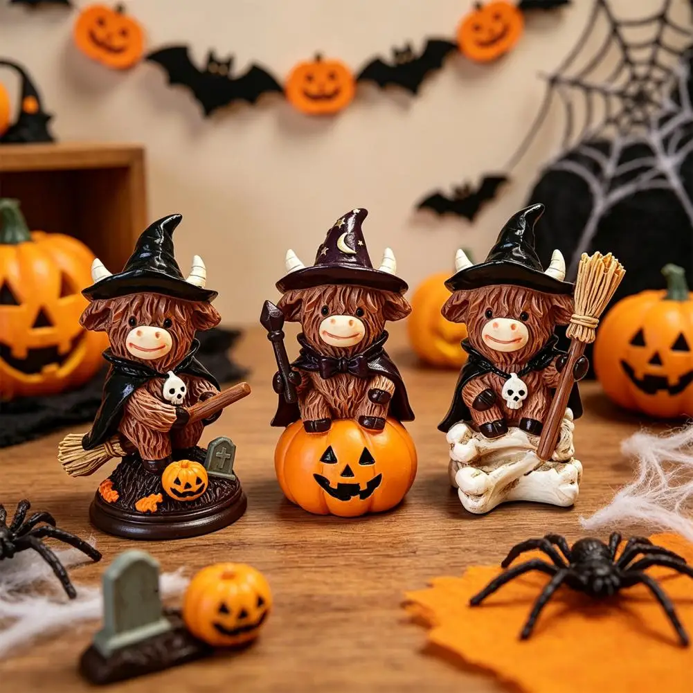 Verspielte Halloween-Figur: Highland-Kuh-Figur, Halloween-Hexen-Kürbis-Totenkopf-Statue, Harz-Ornament für Kalb-Liebhaber, Regal-Dekoration