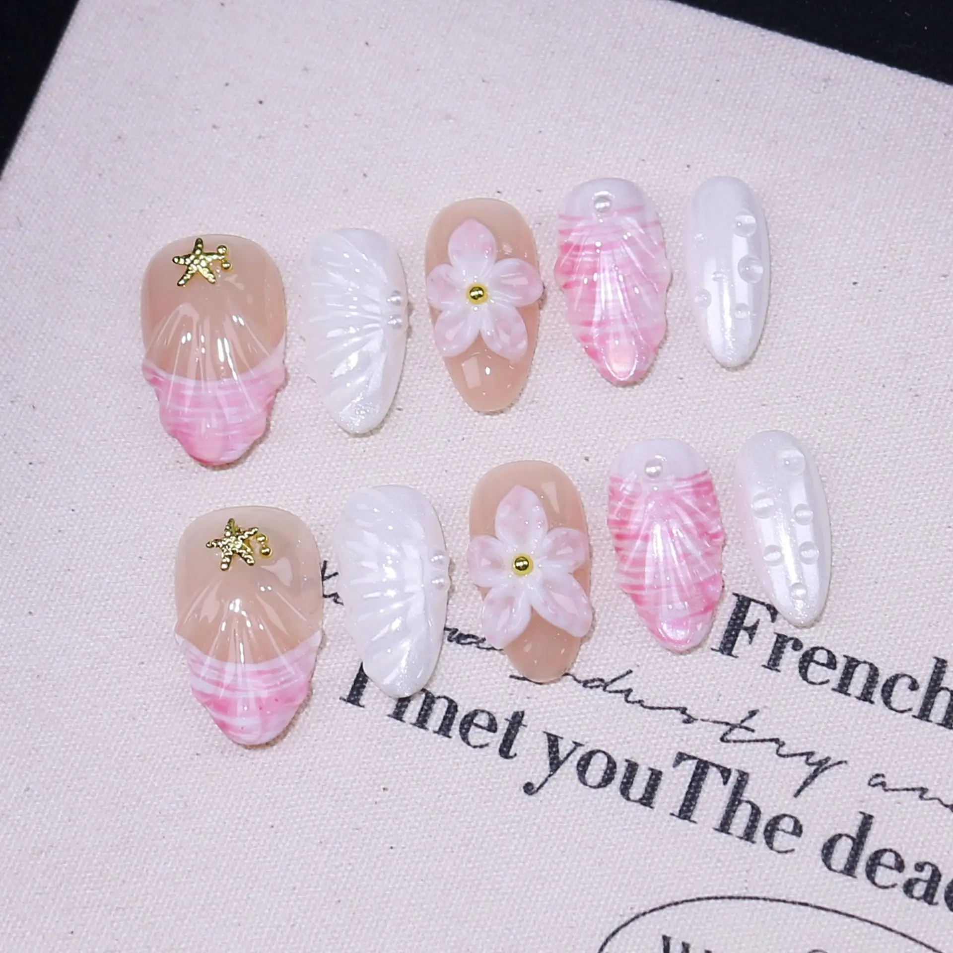 10 قطعة اليدوية ثلاثية الأبعاد منحوتة الزهور اضغط على الأظافر قصيرة اللوز الفرنسية الأظافر وهمية يمكن ارتداؤها قابلة لإعادة الاستخدام الأظافر وهمية للنساء #3