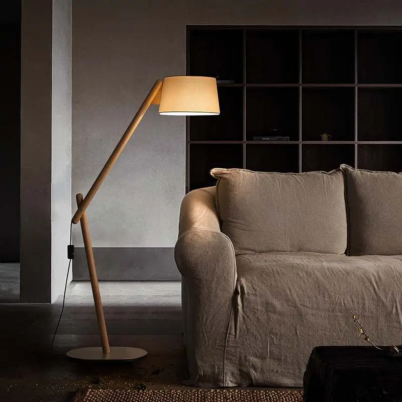 

Торшер среднего возраста Гостиная Диван Боковая подставка Светильник для ног Лампа для ног из массива дерева Ветер Прикроватная лампа Светодиодный домашний декор Lampe Design