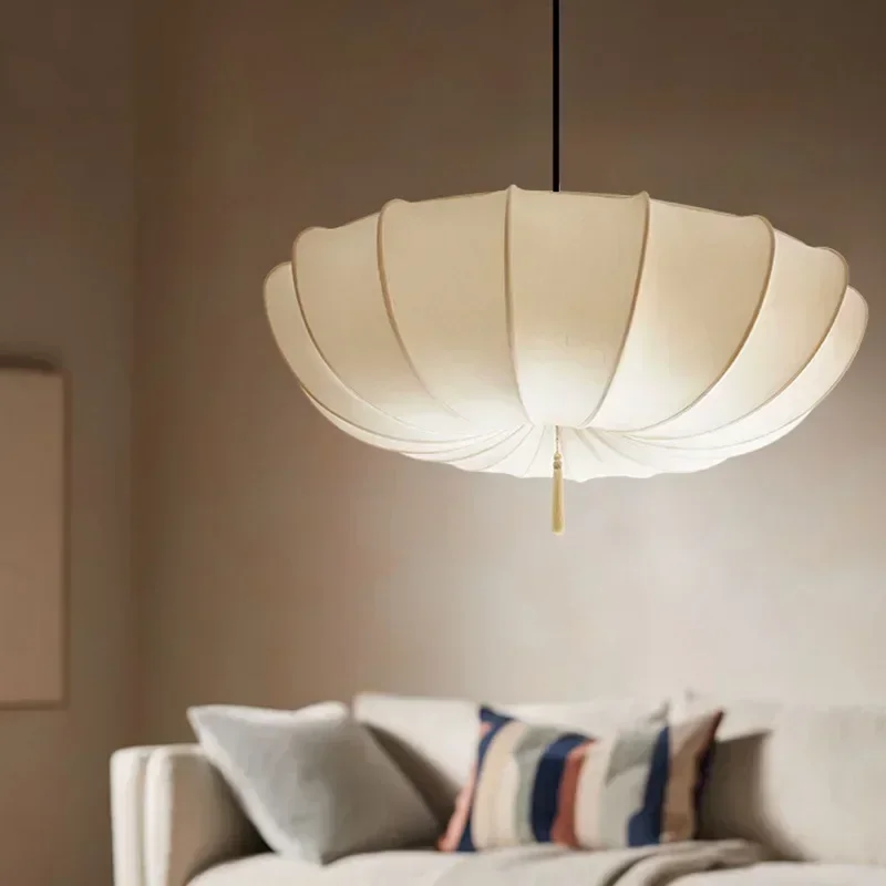 Japanse Stijl Zijde Crème Stijl Nieuwe Ronde Hangende Lichte Slaapkamer Franse Middeleeuwse Studie Oogbescherming Lamp Eenvoudige Wabi-Sabi Kunst