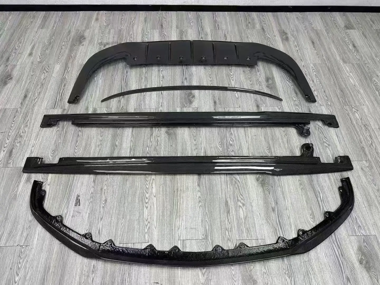 High-quality  dry carbon fiber front lip side skirts rear diffuser for Bentley GT new upgraded W12 style body kit