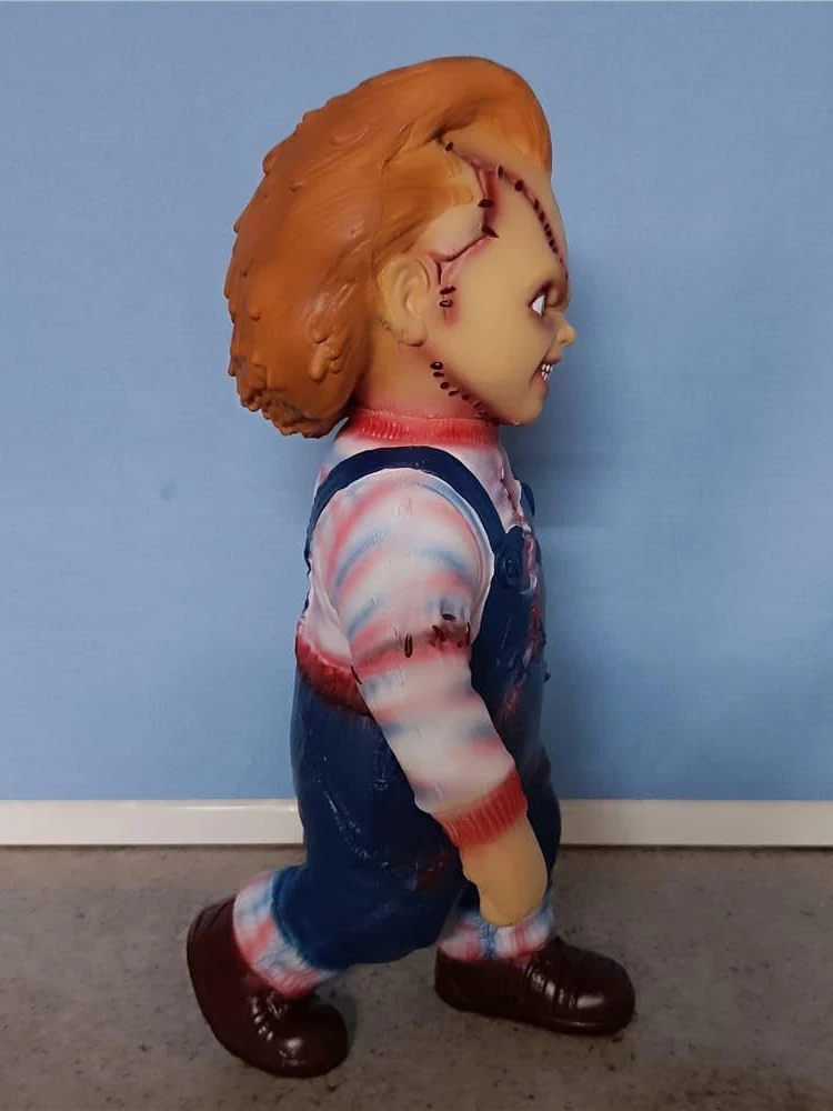 Child's Play 1:1 Chucky Doll Standing Statue Horror Chucky Figure Model Toy Collectible Doll Halloween Room Decor Prop Kids Gift