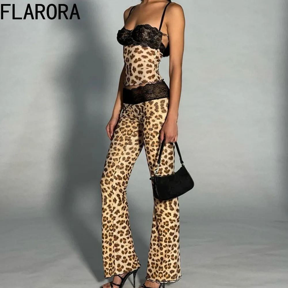 FLARORA Y2k Spitze Patchwork 2-teiliges Set Frau Leopardenmuster Spaghettiträger Crop Tops und Schlaghosen Outfits Street Trend Anzug