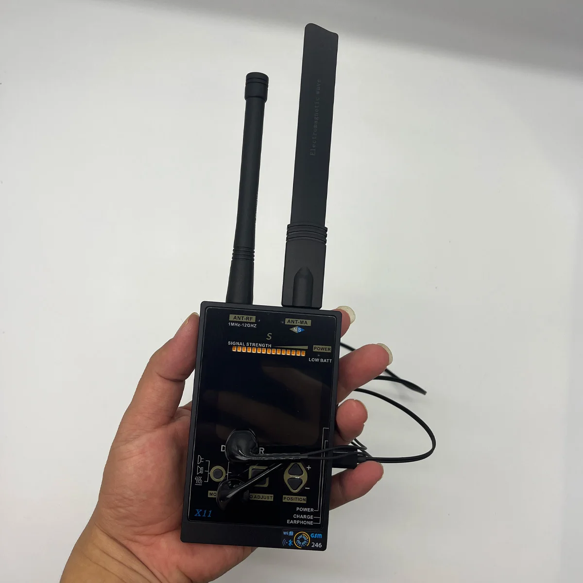 

Anti - Spy GPS & Camera Detector, 1MHz - 12GHz Frequency, Secure Your Privacy Anywhere Signal Scanner