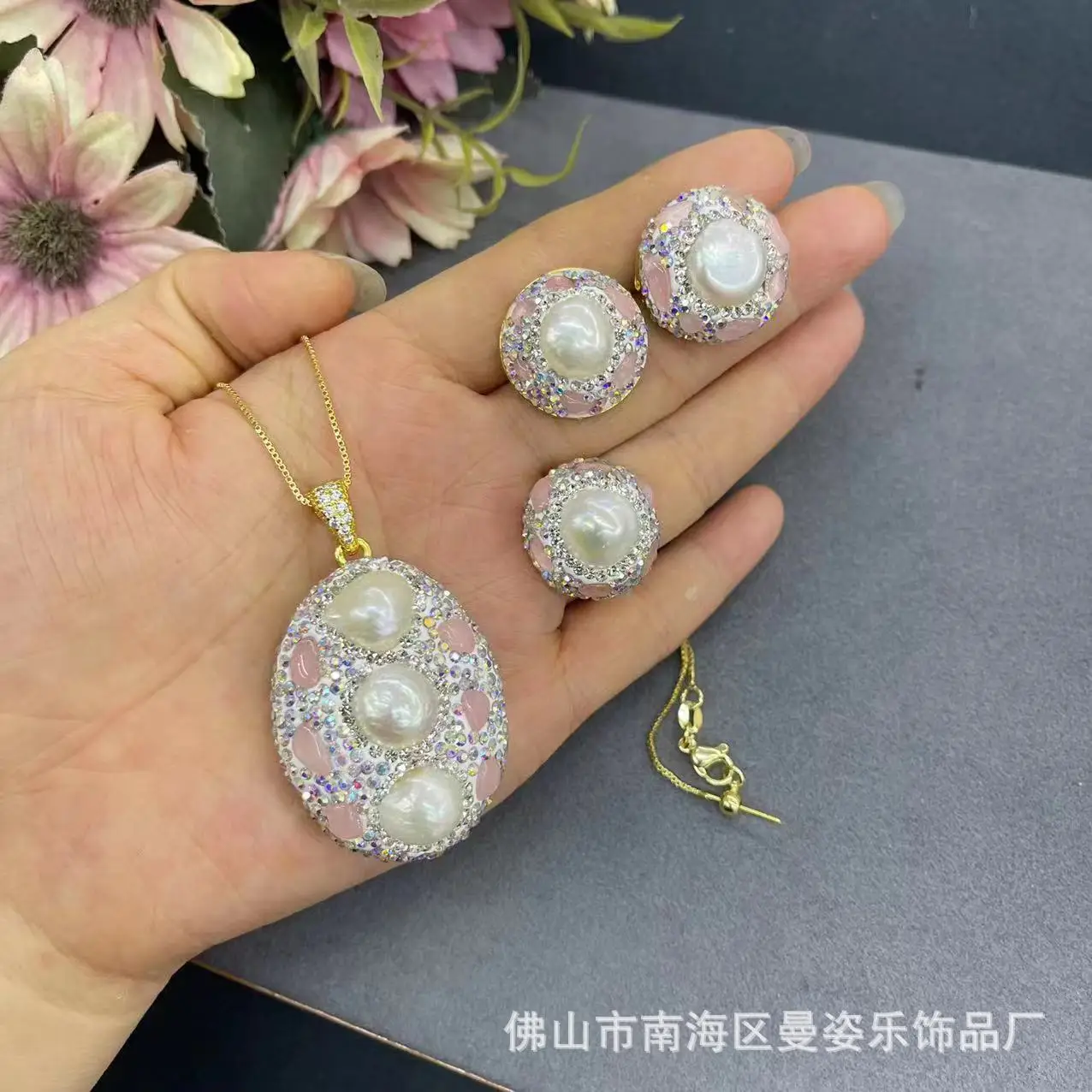 

Ore Baroque pearl inlaid with natural powder spar four-piece set French vantage hot-selling natural stone jewelry cross-border