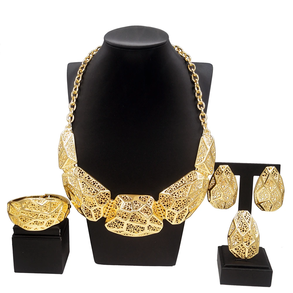 

Women Jewelry Set Dubai Italy Gold Plated Cutout Design Pendant Classic Fashion For Daily Wear Holiday Gift Wedding Woman Gift