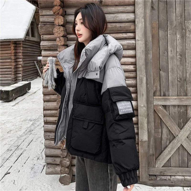 เสื้อแจ็คเก็ตผ้าฝ้ายขนเป็ดคุณภาพสูง ปี 2025 สำหรับผู้หญิง ทรงสั้น สไตล์ลำลอง เข้าได้กับทุกชุด มีฮู้ด ทรงหลวม หนา อุ่น เสื้อคลุมกันหนาวสำหรับผู้หญิง