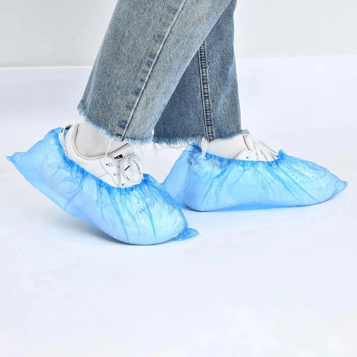 100pcs/1set portable plastic shoe covers disposable rainy day outdoor shoe covers waterproof dustproof anti-slip shoe covers