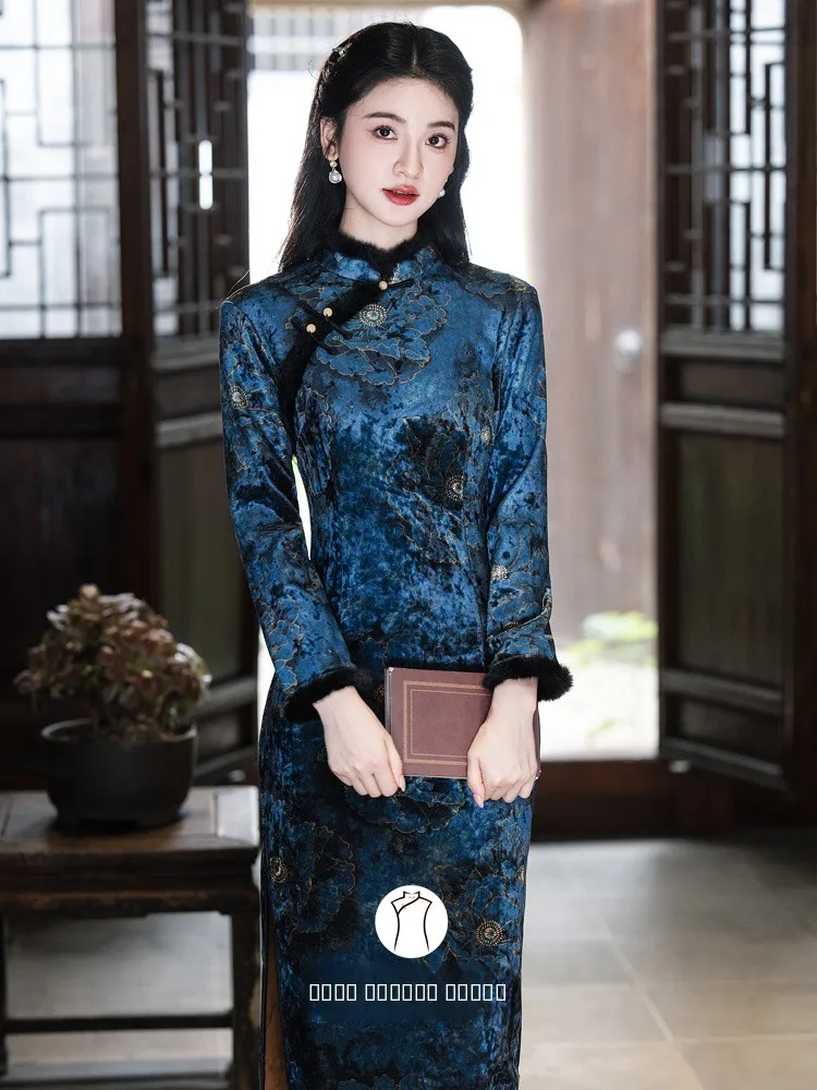 

Ретро-китайское утепленное бархатное длинное платье-ципао синего цвета, стройнящее, осенне-зимнее, модное, традиционный китайский костюм